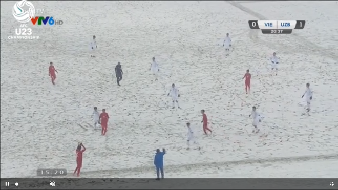 Các cầu thủ đội tuyển U23 đã phải đối mặt với những nguy cơ này khi thi đấu dưới tuyết hàng giờ đồng hồ - Ảnh 1.