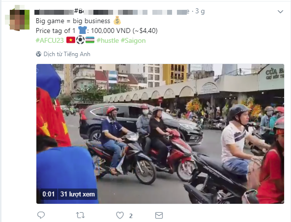 Phóng viên nước ngoài choáng ngợp trước biển cờ, áo đỏ rực trên phố đi bộ Nguyễn Huệ - Ảnh 2.