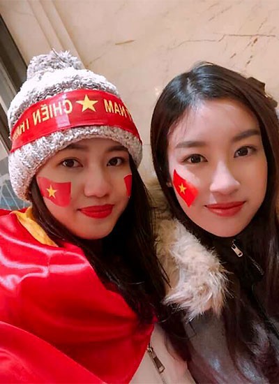 Hoa hậu Đỗ Mỹ Linh trở về Việt Nam cùng chuyến bay với Bùi Tiến Dũng và toàn đội U23 Việt Nam - Ảnh 7.