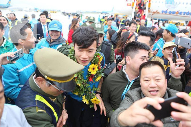 Thủ môn Bùi Tiến Dũng: Việc đầu tiên làm khi về sẽ là làm việc nhà giúp mẹ - Ảnh 2.