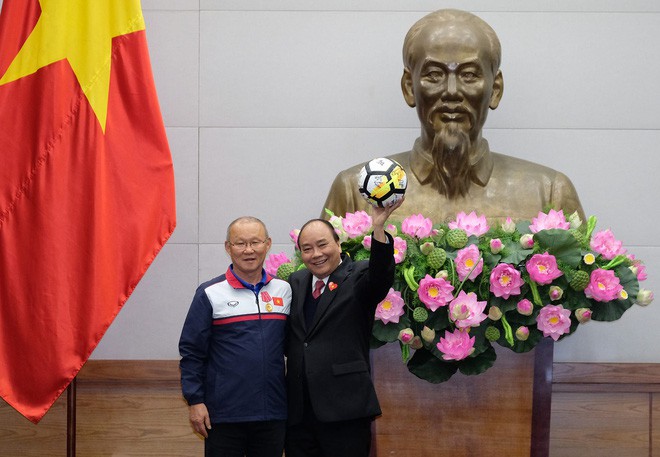 Thủ tướng Nguyễn Xuân Phúc đón U23 Việt Nam: Tôi đã chờ đợi 5 giờ nhưng chưa bao giờ đợi lâu mà vui đến thế - Ảnh 5.