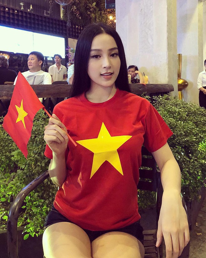 Chưa bao giờ street style của các người đẹp Việt lại ngập tràn cờ đỏ sao vàng như tuần vừa rồi - Ảnh 14.