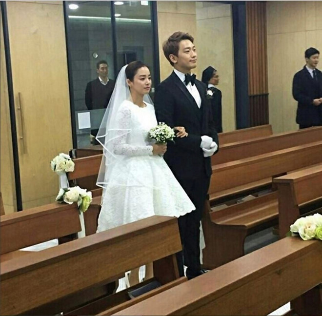 Hai đám cưới khủng nhất showbiz Hàn 2017: Mối lương duyên ngọt ngào của những ông hoàng, bà chúa - Ảnh 3.