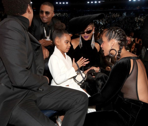 Khoảnh khắc gây sốt Grammy: Con gái bảo, bố mẹ Beyoncé và JayZ phải nghe! - Ảnh 2.