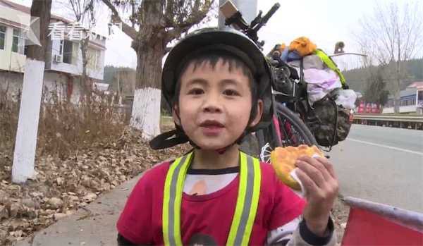 Bé trai 6 tuổi đạp xe đi du lịch cùng bố suốt 25 ngày, chi phí cho cả chuyến đi chưa hết 2 triệu đồng - Ảnh 4.
