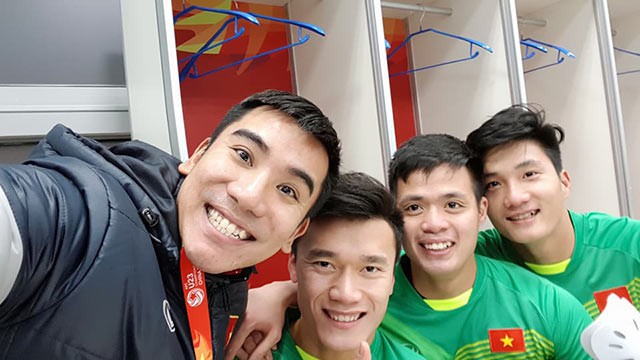 Ai cũng mê mệt Tiến Dũng, nhưng U23 Việt Nam còn 1 chàng thủ môn khác đẹp trai như tài tử, cao 1m86 - Ảnh 6.