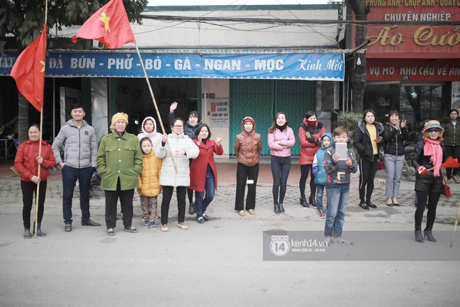 Anh em Tiến Dũng và trung vệ Lê Văn Đại về với gia đình sau lễ diễu hành, gửi lời cảm ơn đến người dân Thanh Hóa - Ảnh 27.