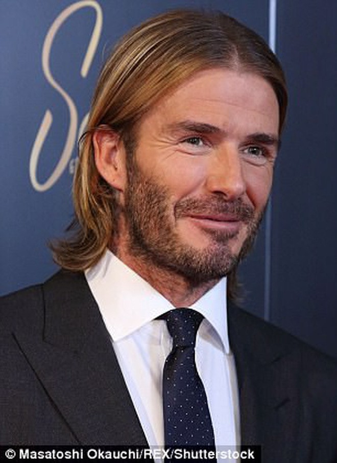 David Beckham chứng minh chỉ cần cắt bỏ mái tóc dài, các bạn nam sẽ phong độ và hấp dẫn hơn nhiều lần - Ảnh 3.