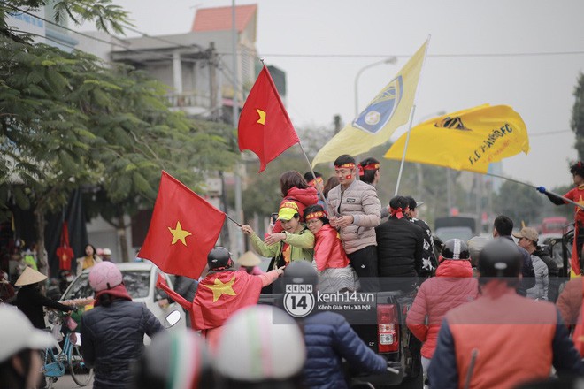 Anh em Tiến Dũng và trung vệ Lê Văn Đại về với gia đình sau lễ diễu hành, gửi lời cảm ơn đến người dân Thanh Hóa - Ảnh 41.