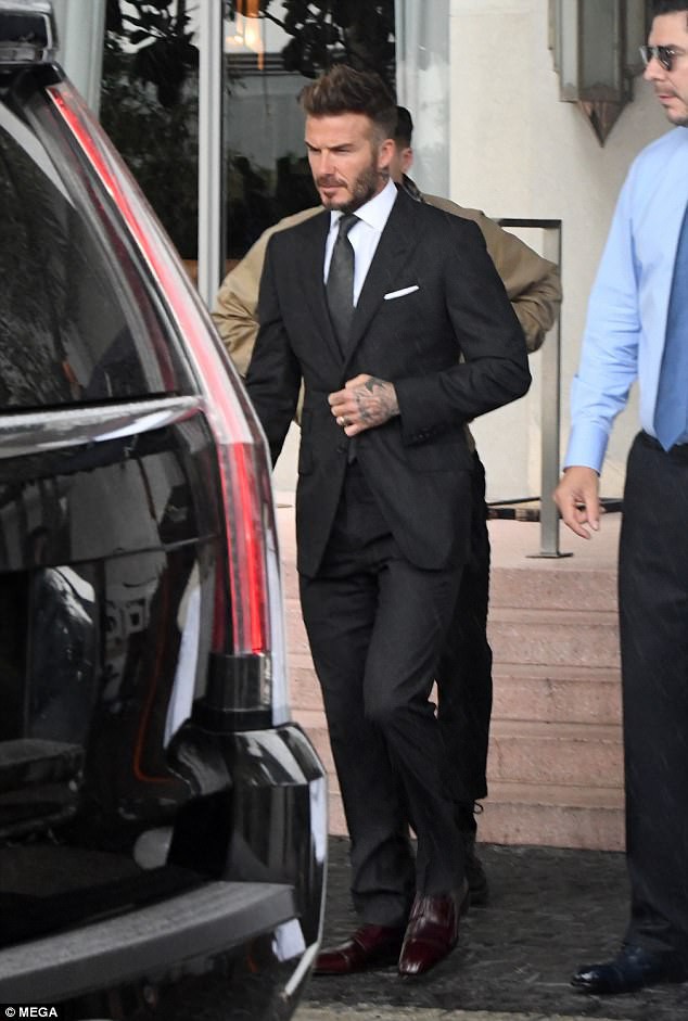David Beckham chứng minh chỉ cần cắt bỏ mái tóc dài, các bạn nam sẽ phong độ và hấp dẫn hơn nhiều lần - Ảnh 4.