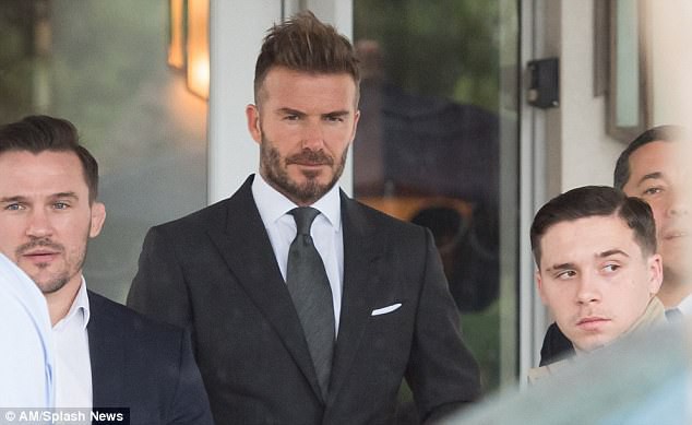 David Beckham chứng minh chỉ cần cắt bỏ mái tóc dài, các bạn nam sẽ phong độ và hấp dẫn hơn nhiều lần - Ảnh 5.