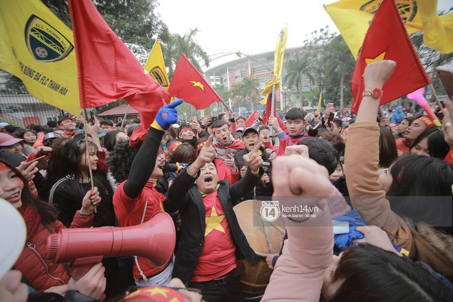 Anh em Tiến Dũng và trung vệ Lê Văn Đại về với gia đình sau lễ diễu hành, gửi lời cảm ơn đến người dân Thanh Hóa - Ảnh 21.