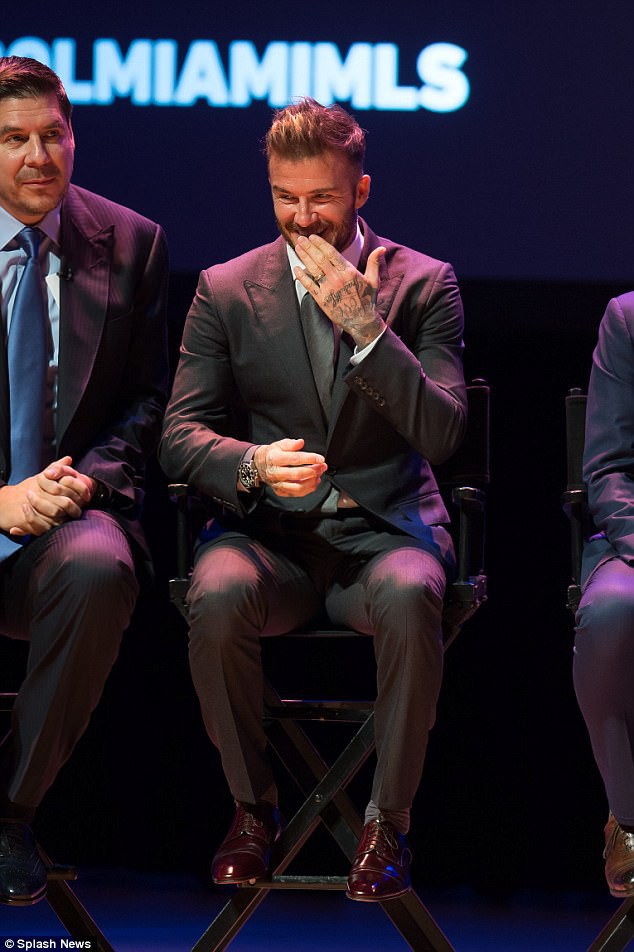David Beckham chứng minh chỉ cần cắt bỏ mái tóc dài, các bạn nam sẽ phong độ và hấp dẫn hơn nhiều lần - Ảnh 10.