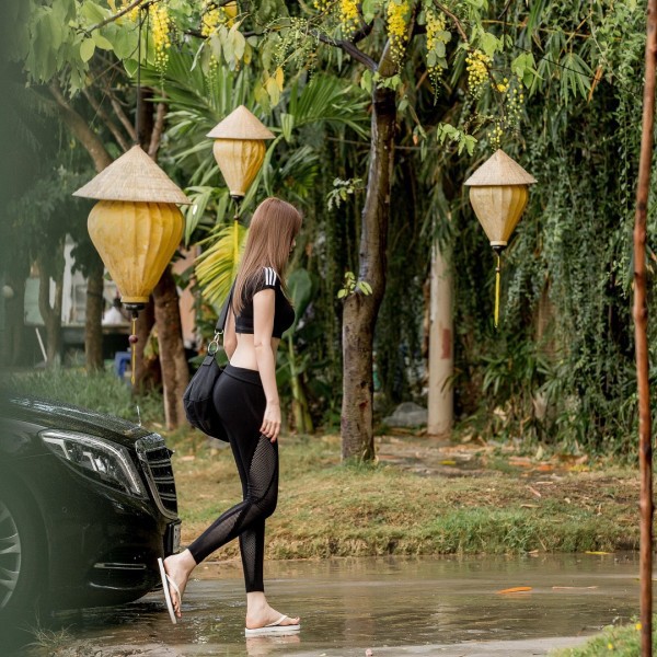 Xu hướng diện quần leggings ra phố tràn ngập từ sao Tây sang sao Việt - Ảnh 15.