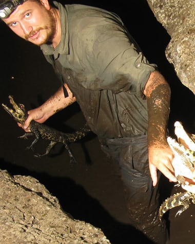 Bí ẩn loài cá sấu màu da cam kỳ dị, chuyên ăn dơi và sống trong hang sâu ở Gabon - Ảnh 3.