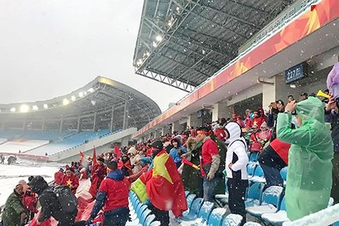 Cần tôn vinh những CĐV đến được Thường Châu cổ vũ U23 Việt Nam - Ảnh 4.