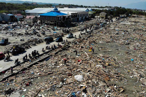 Indonesia xác nhận 1.200 tù nhân đã vượt ngục sau thảm họa động đất, sóng thần - Ảnh 1.