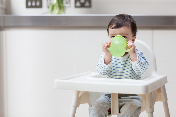 Vẫn cho trẻ bú bình khi đã được hơn 1 tuổi, cha mẹ coi chừng lợi bất cập hại - Ảnh 5. Vẫn cho trẻ bú bình khi đã được hơn 1 tuổi, cha mẹ coi chừng lợi bất cập hại - Ảnh 5.