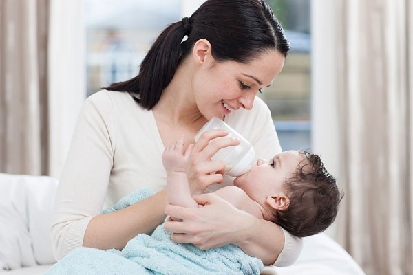 Vẫn cho trẻ bú bình khi đã được hơn 1 tuổi, cha mẹ coi chừng lợi bất cập hại - Ảnh 2. Vẫn cho trẻ bú bình khi đã được hơn 1 tuổi, cha mẹ coi chừng lợi bất cập hại - Ảnh 2.