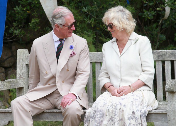 Khoảnh khắc ngọt ngào của 4 cặp đôi nổi tiếng nhất hoàng gia Anh: Hiếm khi thể hiện nhưng vẫn làm công chúng ghen tị - Ảnh 7.