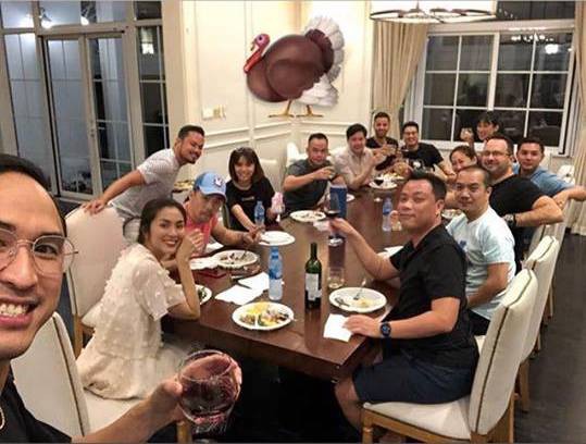 Vợ chồng Tăng Thanh Hà cùng bạn bè đón Lễ Tạ ơn thân mật trong căn biệt thự triệu đô - Ảnh 1.