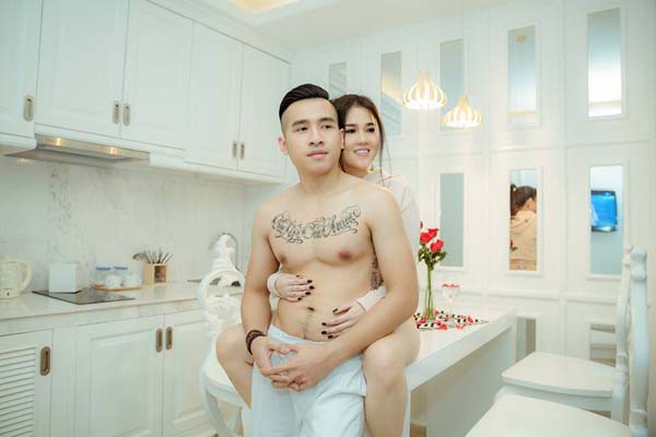 Sau một năm làm mẹ đơn thân, chị gái Ngọc Trinh sắp kết hôn lần 2, khoe ảnh cưới sexy không kém nữ hoàng nội y - Ảnh 5.