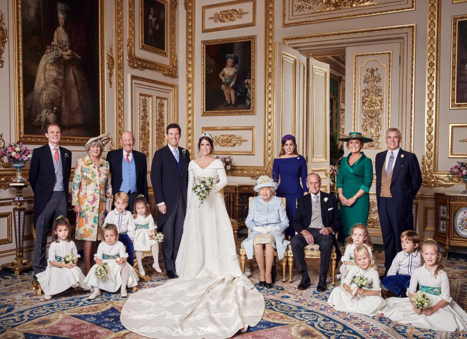 Gia đình Hoàng gia Anh luôn là đề tài được quan tâm của cộng đồng toàn cầu, đặc biệt là trong những dịp lễ lớn như đám cưới. Hình ảnh các thành viên trong gia đình, từ các đứa trẻ cho đến những ông bà hoàng gia sẽ khiến bạn cảm thấy thán phục với vẻ đẹp, thần thái và đẳng cấp vượt thời gian.