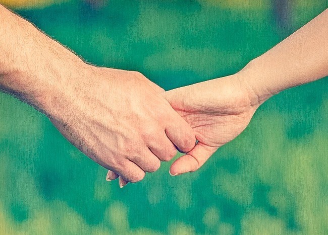 Bạn thường nắm tay người thương như thế nào? Nó tiết lộ khá nhiều điều đấy - Ảnh 6. Bạn thường nắm tay người thương như thế nào? Nó tiết lộ khá nhiều điều đấy - Ảnh 6.