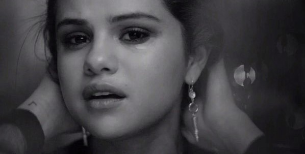 Từng một thời mặn nồng bên nhau nhưng bạn trai cũ The Weeknd không có ý định hỏi thăm Selena Gomez - Ảnh 2. Từng một thời mặn nồng bên nhau nhưng bạn trai cũ The Weeknd không có ý định hỏi thăm Selena Gomez - Ảnh 2.