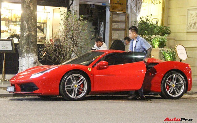 MXH lan truyền hình ảnh siêu xe Ferrari 16 tỷ đồng được cho là của ca sĩ Tuấn Hưng gặp tai nạn nát đầu - Ảnh 6.