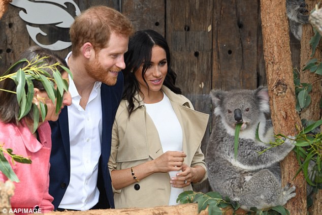 Meghan thoải mái lộ bụng bầu, diện món đồ quý giá của Công nương Diana và lần đầu lên tiếng về việc sắp làm mẹ - Ảnh 4.