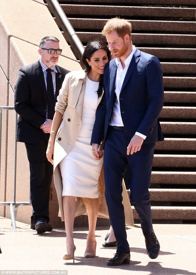 Hoàng tử Harry bất ngờ mắng người hâm mộ khi họ làm điều này với người vợ đang mang thai của anh - Ảnh 6.
