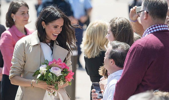 Meghan thoải mái lộ bụng bầu, diện món đồ quý giá của Công nương Diana và lần đầu lên tiếng về việc sắp làm mẹ - Ảnh 5.