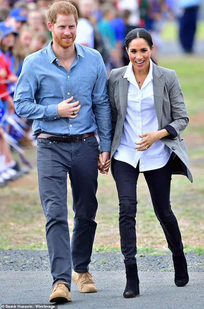 Không phải nhẫn cưới, đây mới là trang sức bất ly thân Hoàng tử Harry đeo trên tay thời gian gần đây - Ảnh 1.