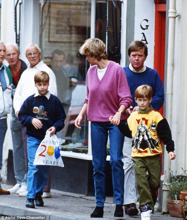 Lần đầu tiết lộ Công nương Diana từng thừa nhận thiên vị Hoàng tử Harry hơn William vì lý do nhạy cảm này - Ảnh 3.