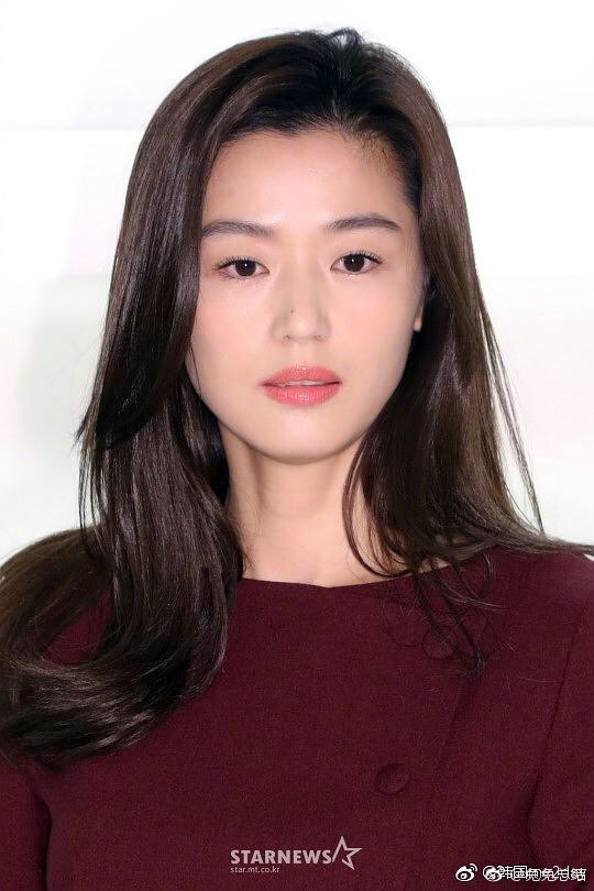 Bất ngờ với hình ảnh mới của Jeon Ji Hyun: Nhan sắc hoàn hảo “không góc chết” nhưng lộ bàn tay gân guốc - Ảnh 3.