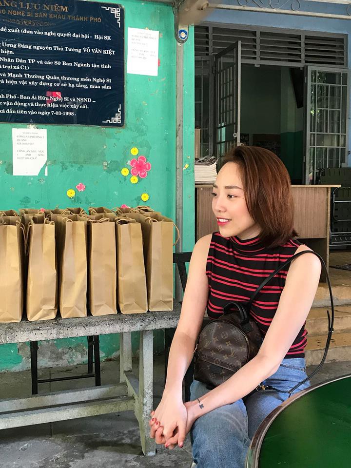 Sau ồn &agrave;o b&iacute; mật ăn hỏi Ho&agrave;ng Touliver, T&oacute;c Ti&ecirc;n lẳng lặng đi l&agrave;m từ thiện - Ảnh 7.