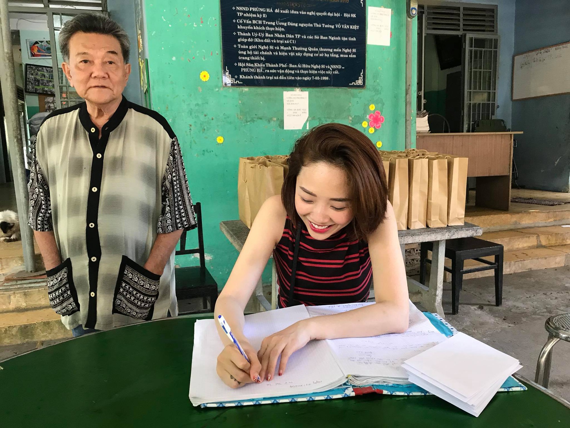 Sau ồn &agrave;o b&iacute; mật ăn hỏi Ho&agrave;ng Touliver, T&oacute;c Ti&ecirc;n lẳng lặng đi l&agrave;m từ thiện - Ảnh 8.