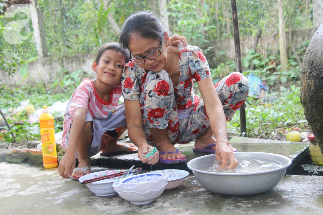 4 đứa trẻ mồ côi cha, ốm trơ xương vì đói ăn bên bà nội già yếu sau khi mẹ bỏ đi lấy chồng mới - Ảnh 3.