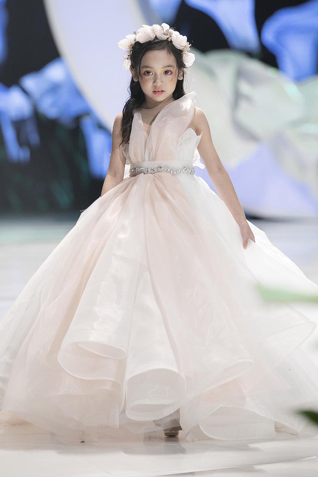 Váy đầm công chúa cao cấp cho bé đẹp tựa thiên thần