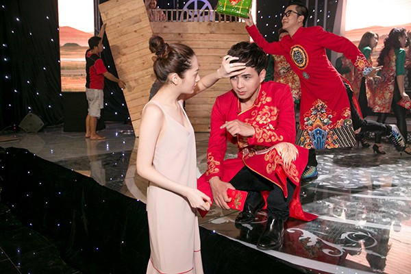Chỉ một hành động này dành cho Bảo Anh khi bị đồn là người thứ ba, Hồ Quang Hiếu được fan khen nức nở - Ảnh 2. Chỉ một hành động này dành cho Bảo Anh khi bị đồn là người thứ ba, Hồ Quang Hiếu được fan khen nức nở - Ảnh 2.