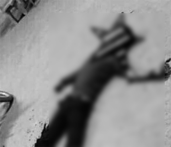 Hòa Bình: Nam thanh niên đập vỡ cốc thủy tinh tự cắt gân tay chân tự tử ngay trước cây xăng - Ảnh 2.