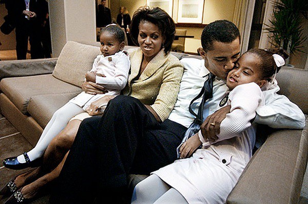 Làm vợ phải “cứng” như phu nhân cựu Tổng thống Mỹ Obama, ra hẳn tối hậu thư “chỉnh đốn” chồng - Ảnh 1. Làm vợ phải “cứng” như phu nhân cựu Tổng thống Mỹ Obama, ra hẳn tối hậu thư “chỉnh đốn” chồng - Ảnh 1.