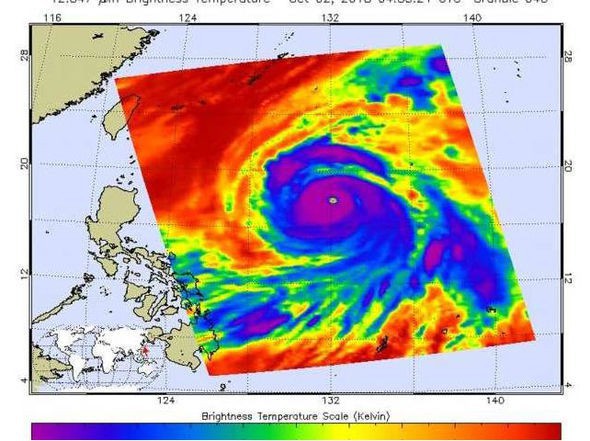 Siêu bão Kong-rey nâng cấp mạnh nhất tiến thẳng Nhật Bản: Xem hình ảnh vệ tinh của NASA - Ảnh 2.