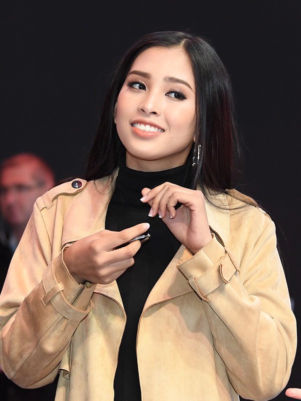 Hoa hậu Trần Tiểu Vy thay đổi chóng mặt sau 2 tuần đăng quang - Ảnh 7.