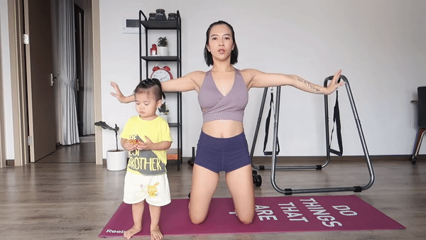 Đánh bay cả 3 em bé mỡ tay, vai, lưng với những bài tập tại nhà này cùng HLV Hana Giang Anh - Ảnh 8. Đánh bay cả 3 em bé mỡ tay, vai, lưng với những bài tập tại nhà này cùng HLV Hana Giang Anh - Ảnh 8.