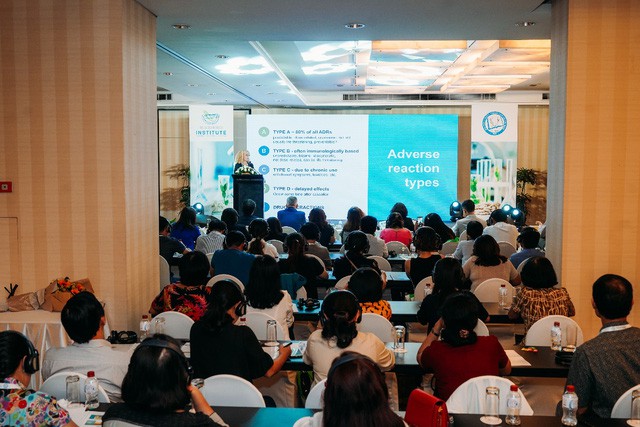 Hội thảo khoa học “Sử dụng thực phẩm bổ sung trong phòng ngừa và điều trị bệnh” - Ảnh 2.