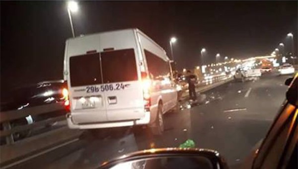 Hà Nội: Nổ lốp trên cầu Nhật Tân, tài xế vừa đăng lên Facebook cầu cứu thì không may bị xe khác đâm tử vong - Ảnh 3.