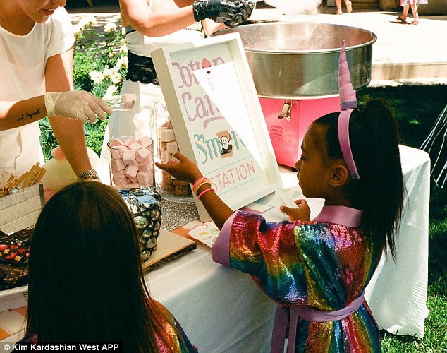 Dân tình trầm trồ vì tiệc sinh nhật 5 tuổi hoành tráng chuẩn rich kid của con gái Kim Kardashian - Ảnh 3.