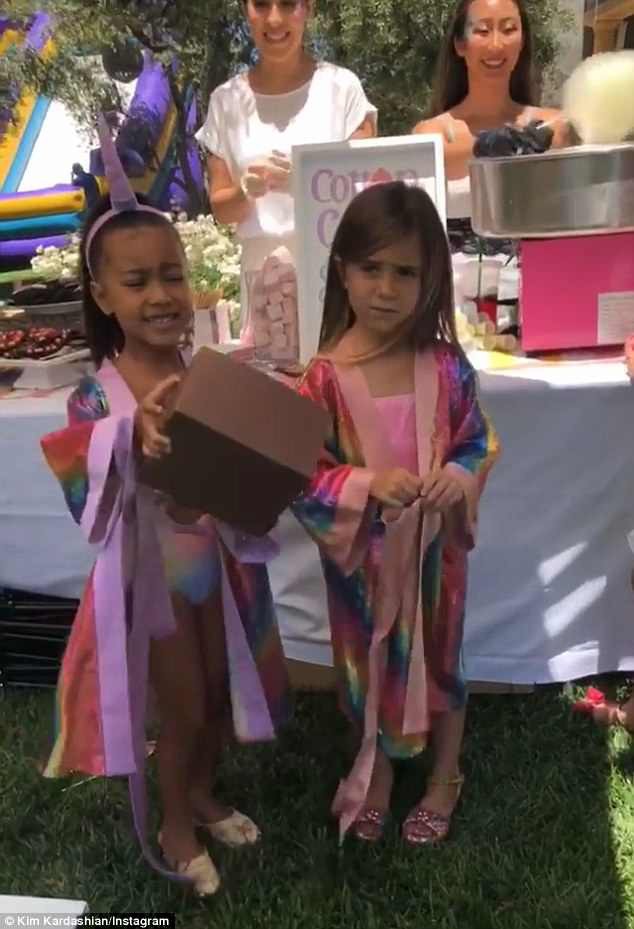 Dân tình trầm trồ vì tiệc sinh nhật 5 tuổi hoành tráng chuẩn rich kid của con gái Kim Kardashian - Ảnh 10.